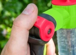 Zraszacz pistoletowy, regulacja strumienia, 8 funkcji, z pojemnikiem i opryskiwaczem piany, VERTO 15G715