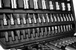 Zestaw kluczy nasadowych 1/2" i 1/4", 110 elementów, CrV, satynowy, walizka, NEO TOOLS 10-211
